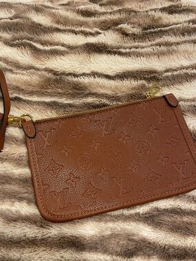 LV Monogram Tan Brown Pebbled Leather Envelope Wristlet Clutch Wallet NEW